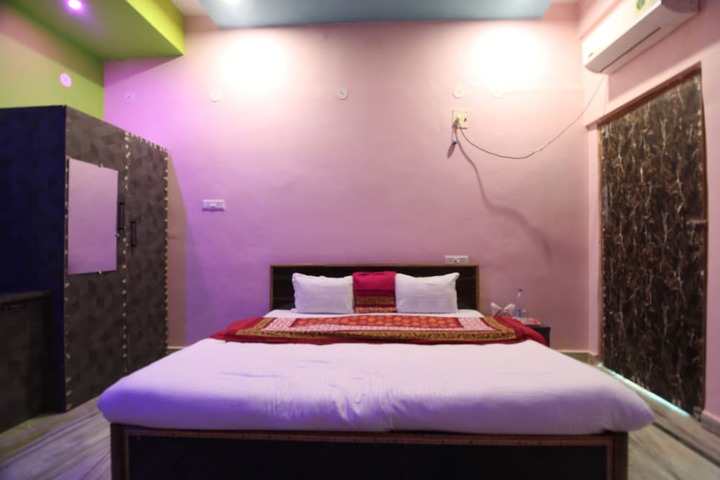 Room 8 of 27