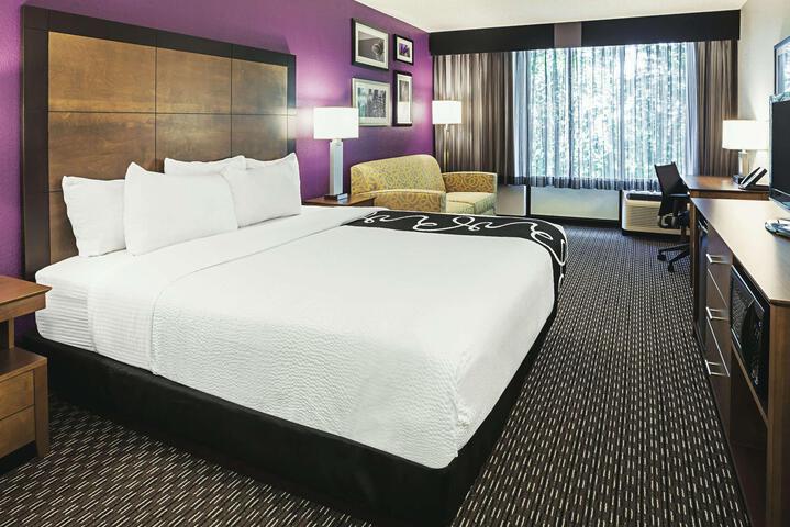 1 King Bed Deluxe (7 of 7)