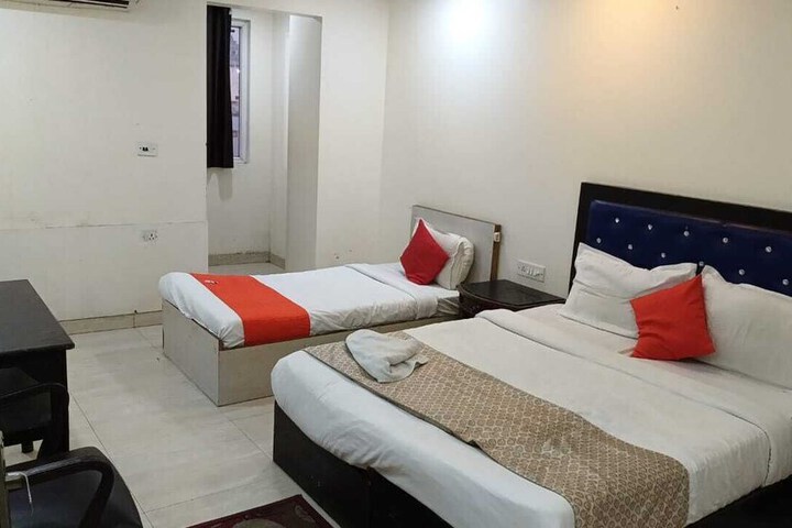 Room 4 of 7