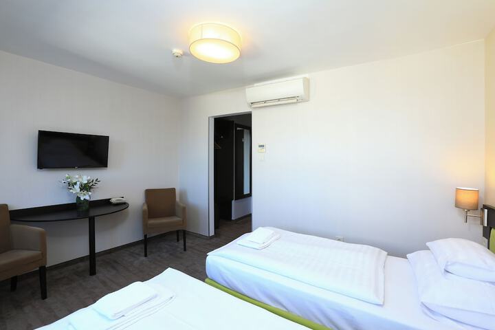 Room 62 of 139