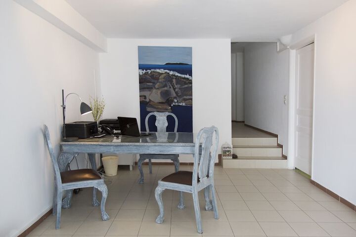 Concierge desk