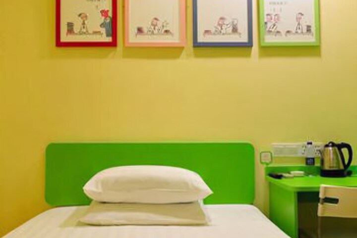 Room 4 of 7