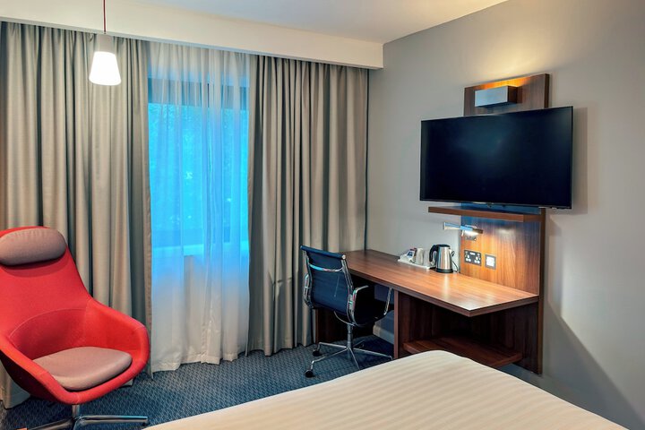 Room 16 of 80