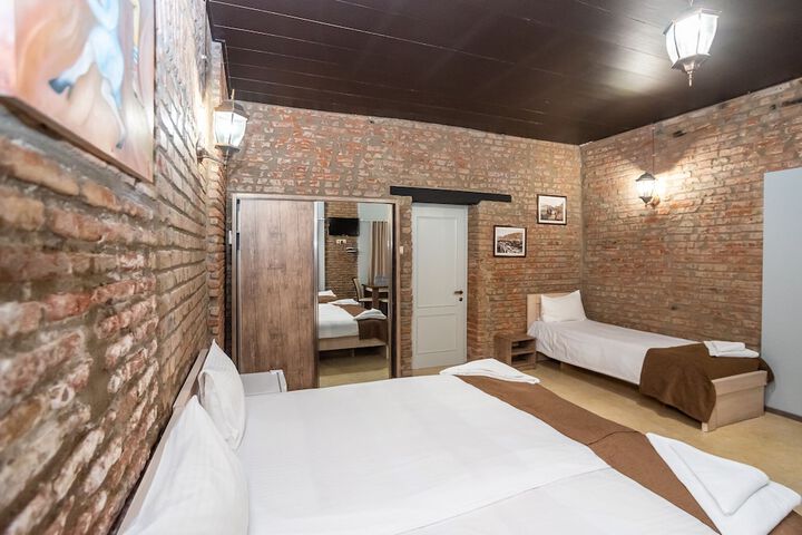 Room 27 of 134