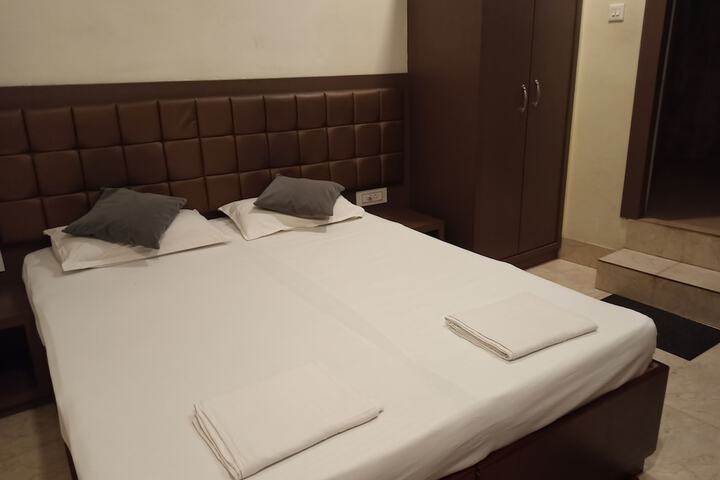 Room 9 of 79