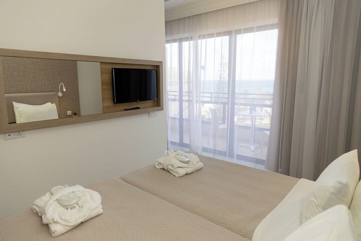 Room 27 of 64