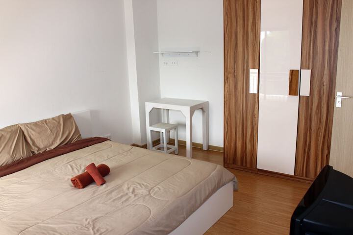 Room 9 of 42