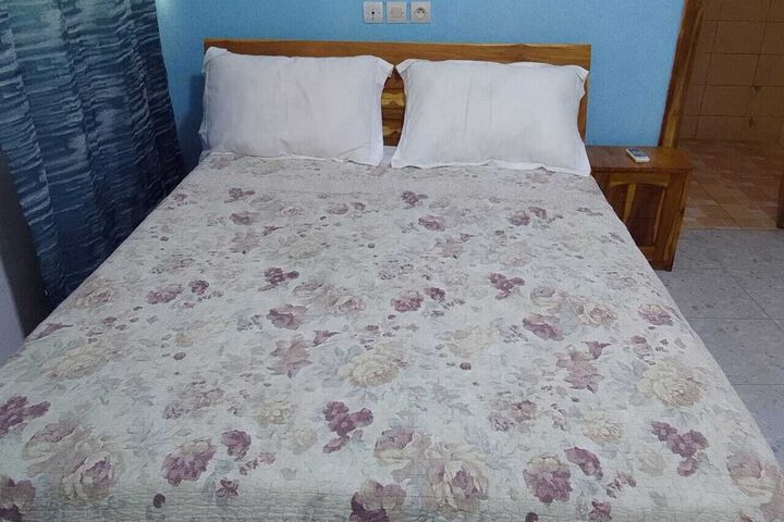 Room 8 of 19