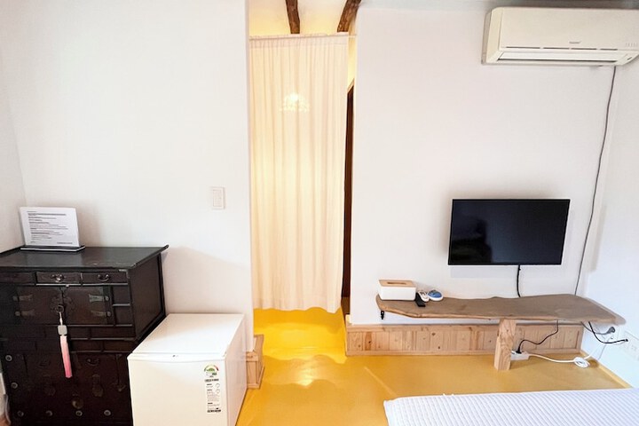 Room 4 of 60