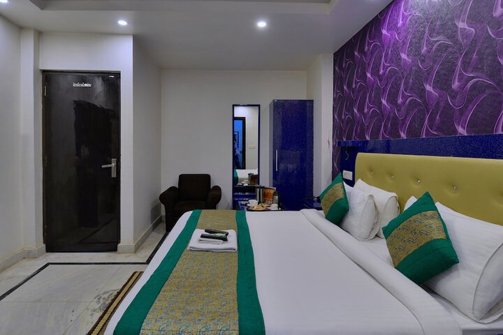 Room 32 of 102