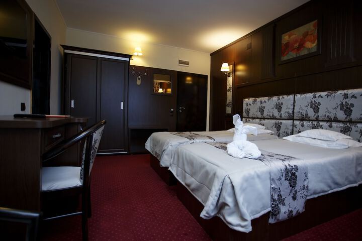 Room 14 of 106