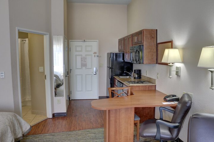 1 Queen Bed Studio Suite (11 of 19)