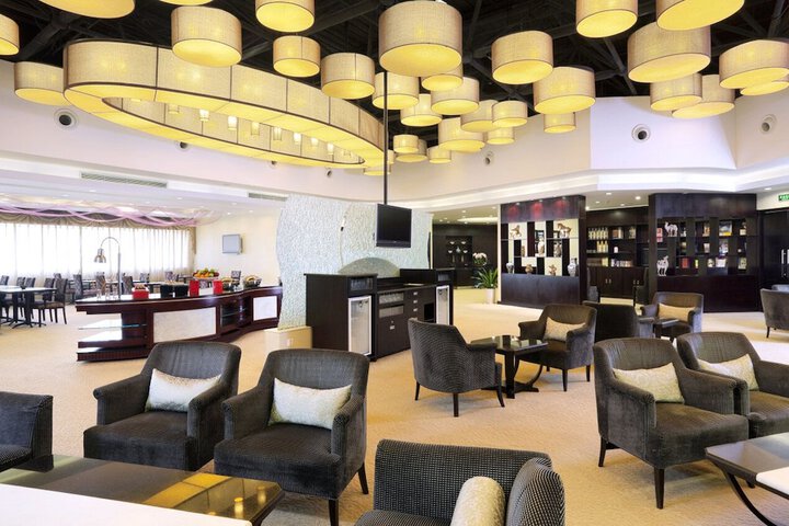 Lounge 52 of 65