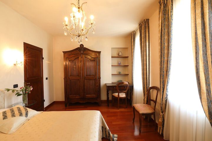Room 6 of 44