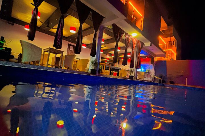 Pool 16 of 35