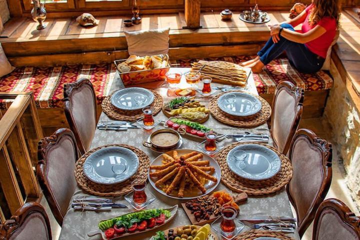 Dining 20 of 22