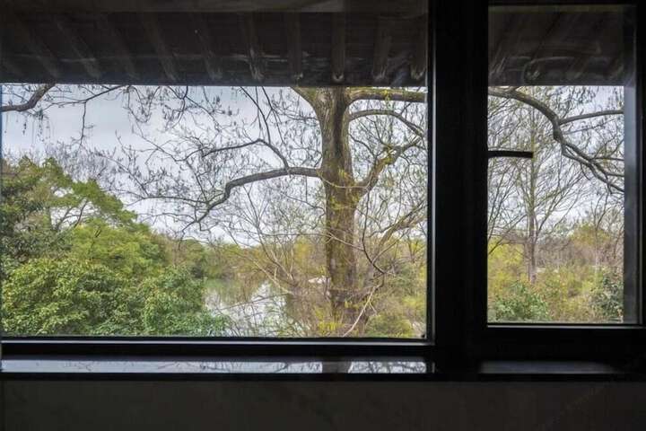 Room 12 of 32