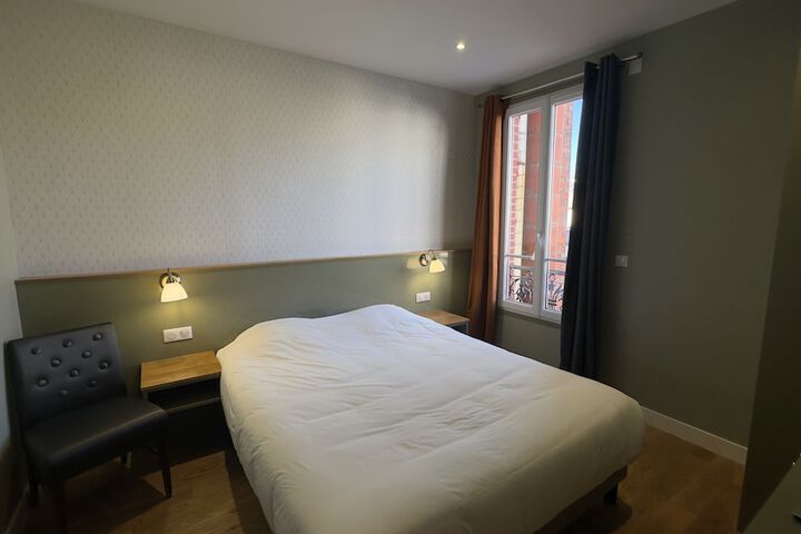 Room 4 of 15