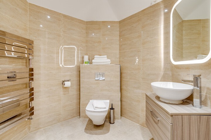 Room 26 of 103