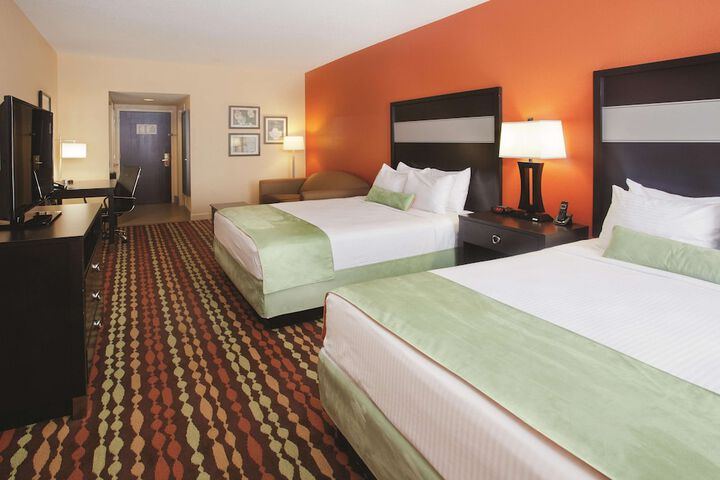 2 Queen Beds Accessible (8 of 10)
