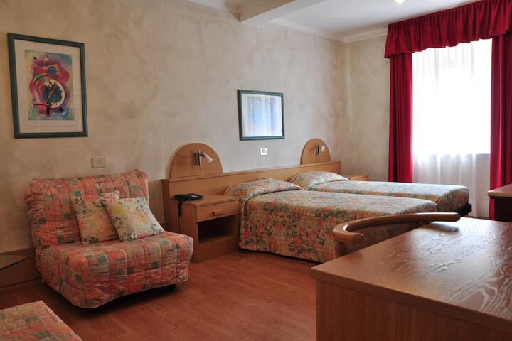 Room 10 of 49