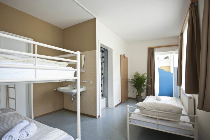 Room 17 of 76