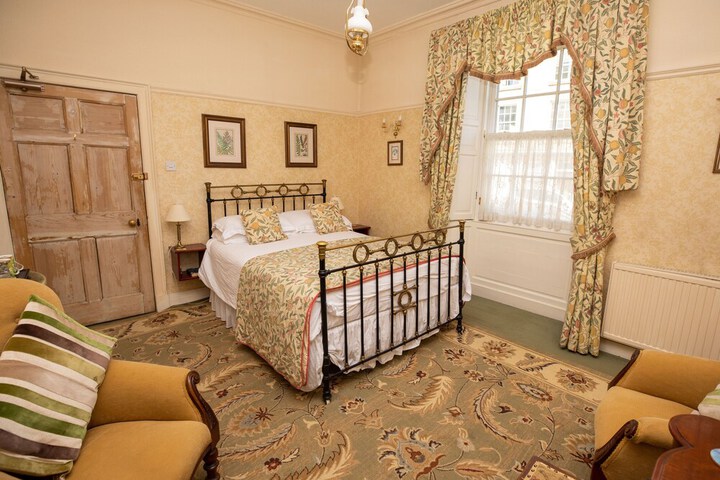 Room 11 of 40