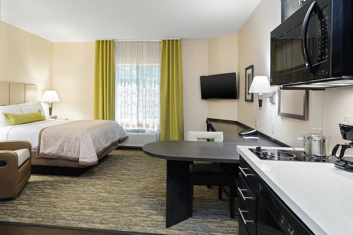1 Queen Studio Suite (2 of 17)
