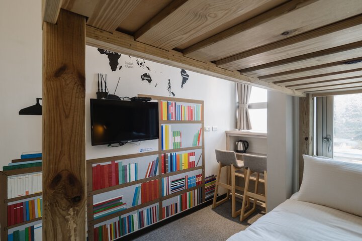Room 12 of 110