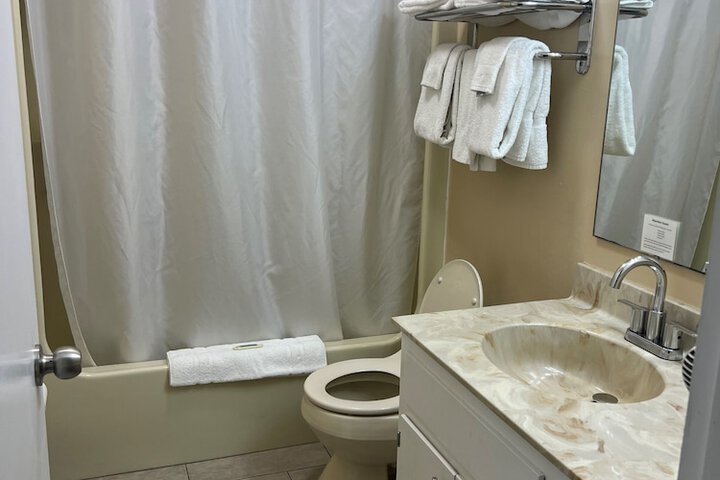 Room 17 of 28