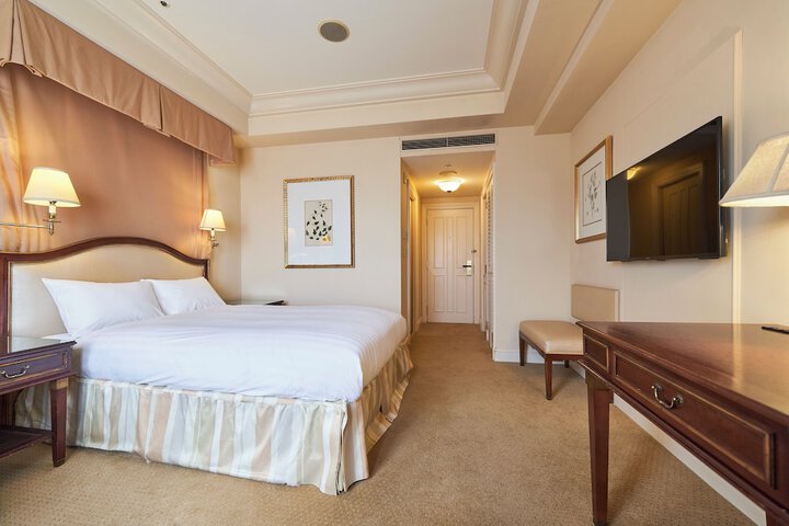 Room 16 of 95