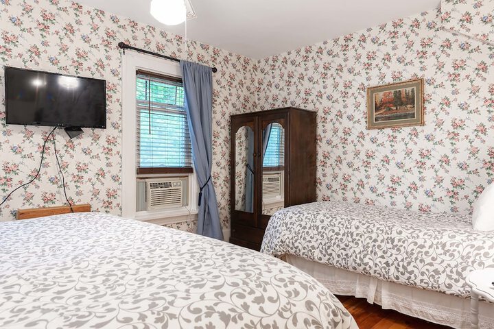 Room 42 of 115
