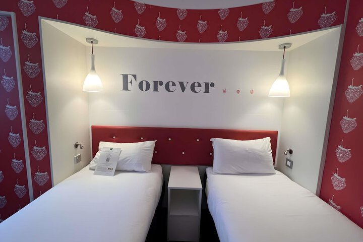 Room 30 of 83