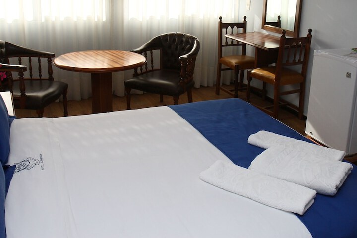 Room 6 of 65