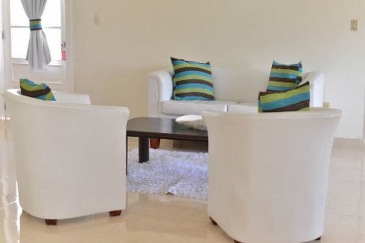 Room 1 of 7