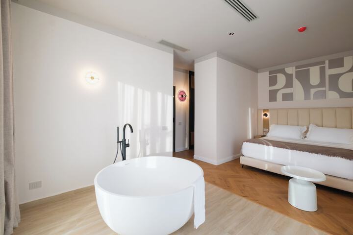 Room 14 of 109