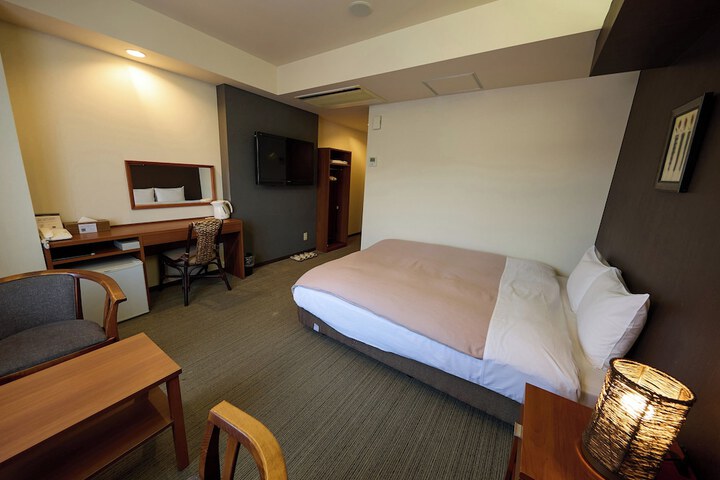 Room 18 of 152