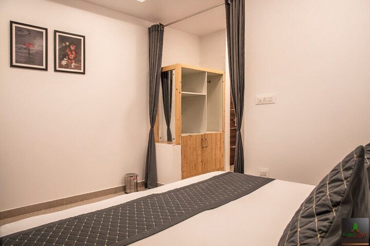 Room 2 of 53