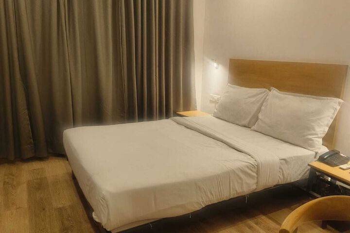 Room 1 of 5