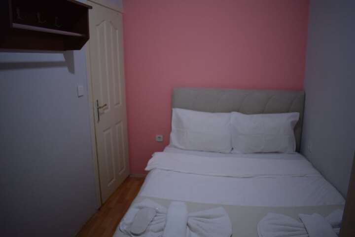 Room 9 of 40