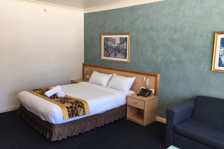 Room 7 of 27