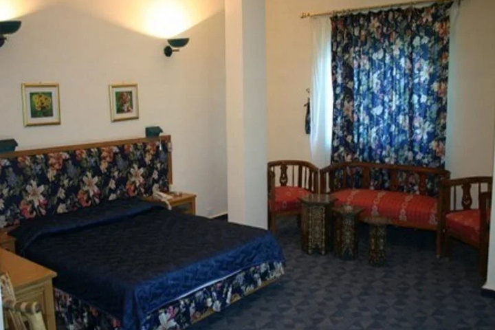 Room 2 of 9