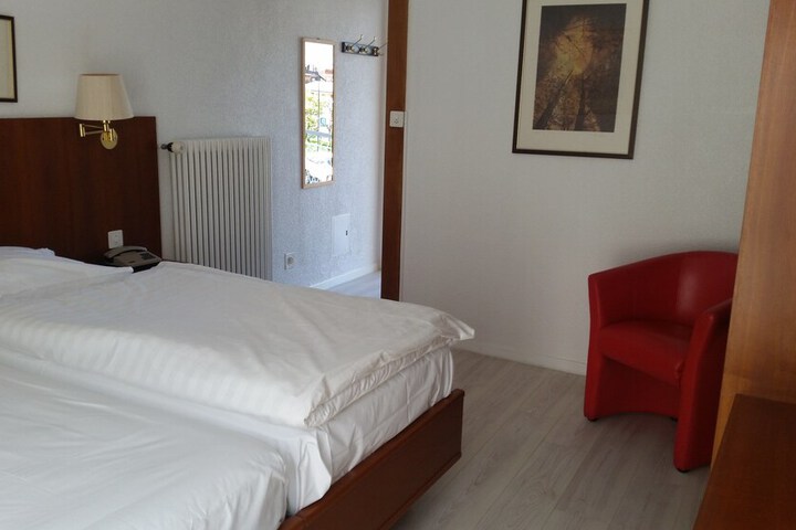 Room 10 of 40