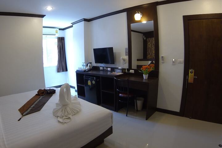 Room 5 of 82