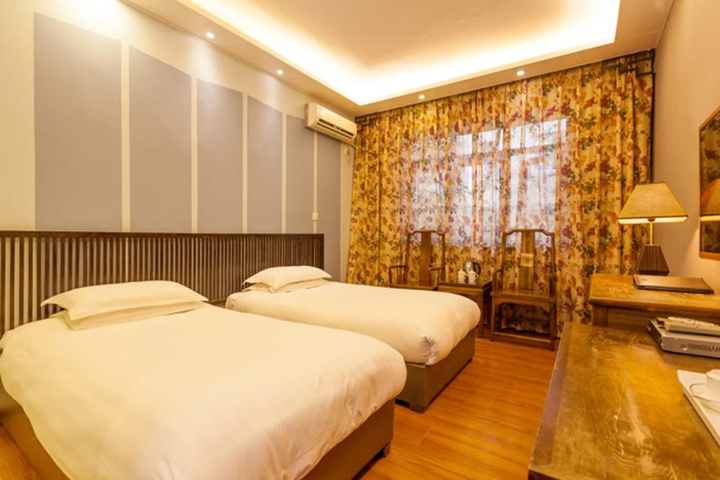Room 5 of 11