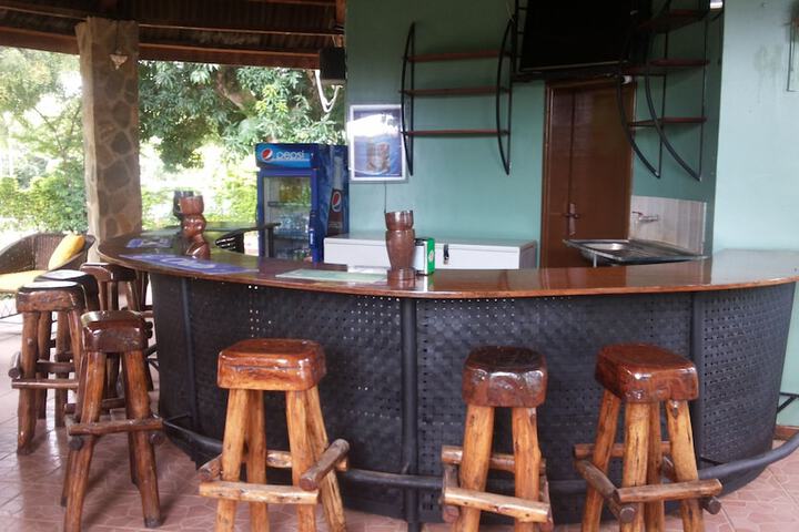 Lounge 86 of 115