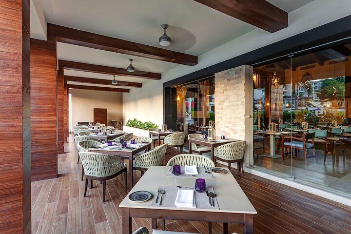 Dining 176 of 261