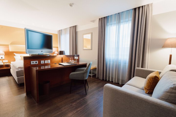 Room 44 of 102