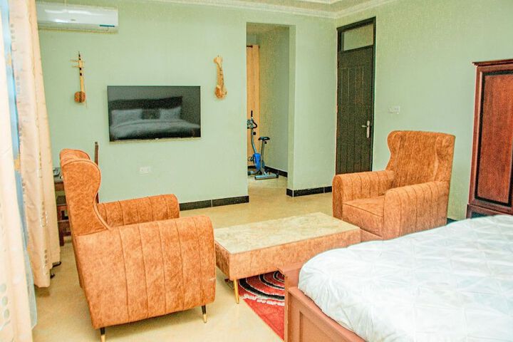 Room 4 of 15