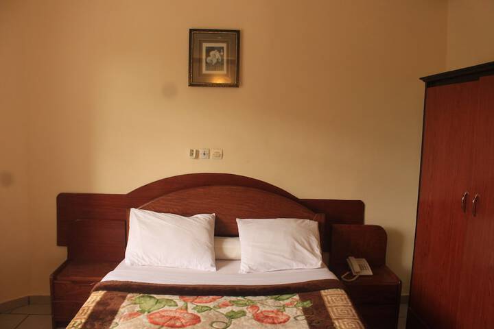 Room 5 of 14
